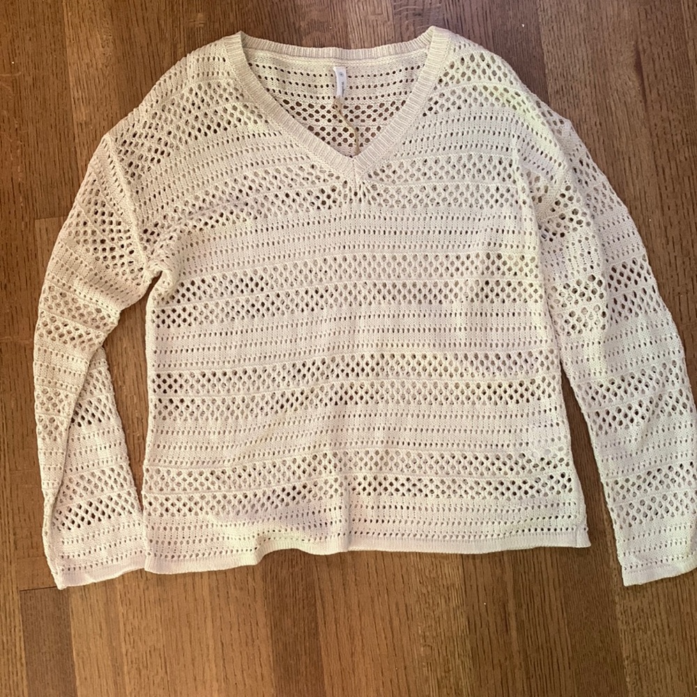 Wishlist size medium cream sweater new without tags